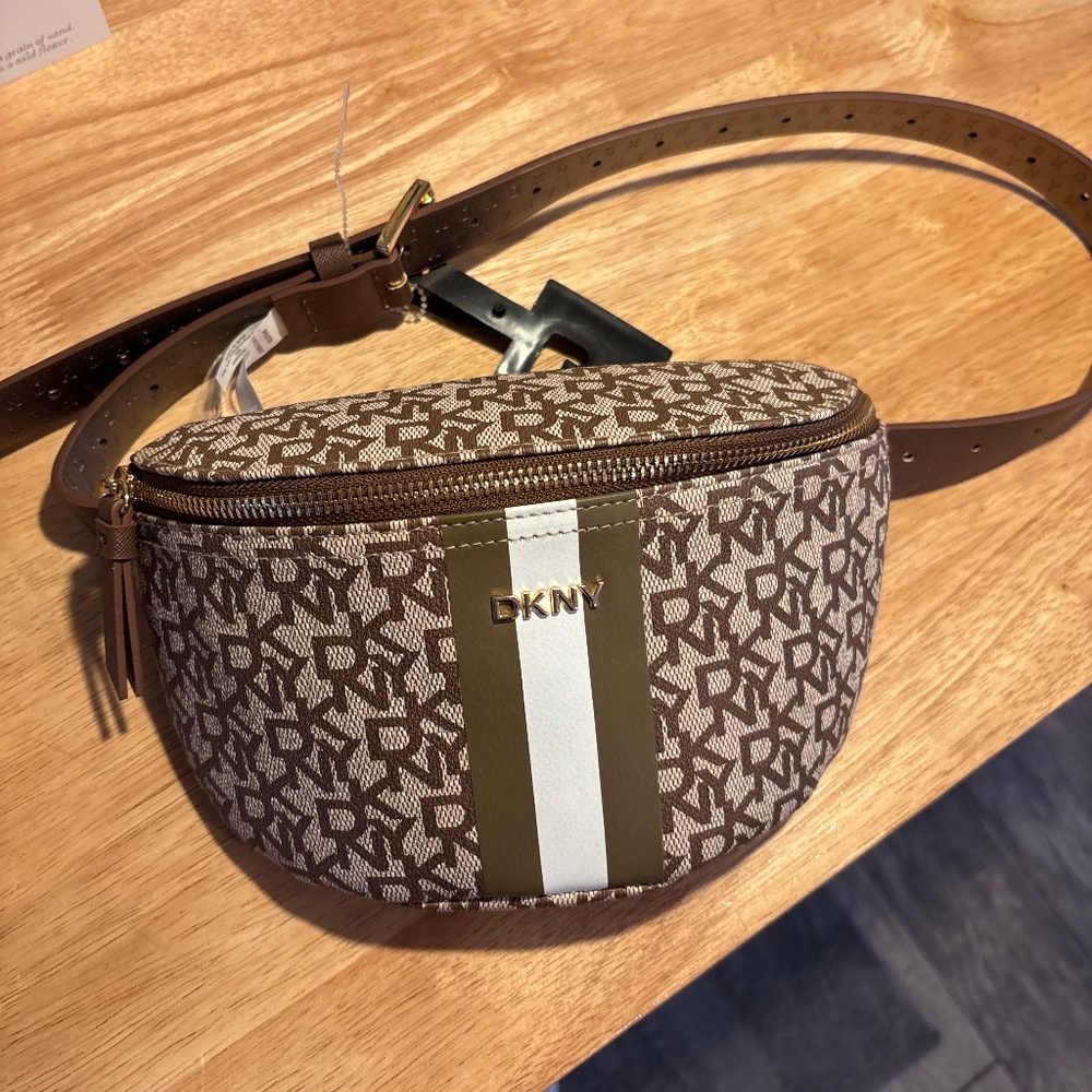 DKNY smart bag fanny pack